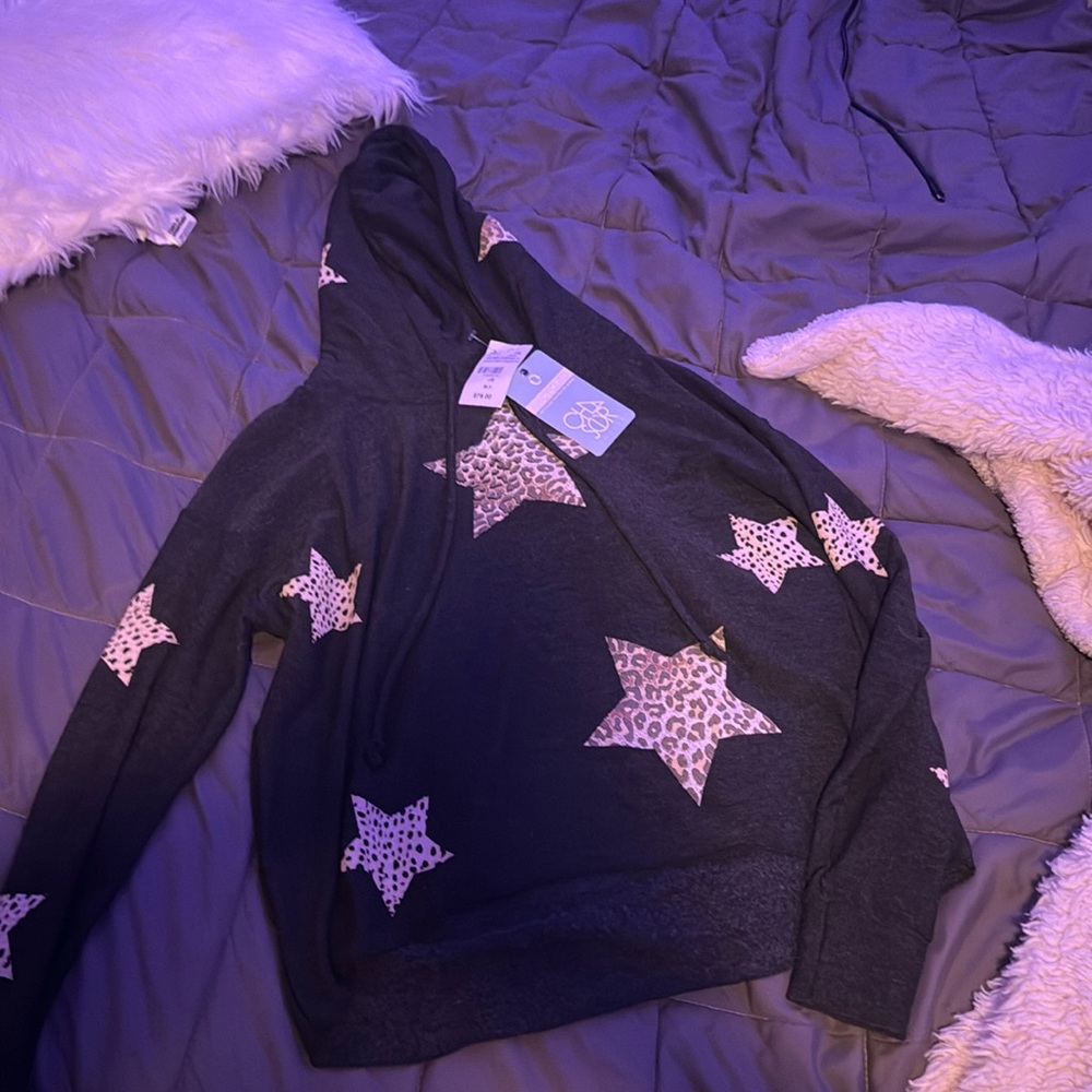 cropped sweat shirt with hood and cheetah stars